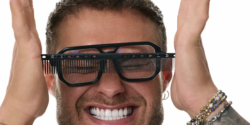 Laughing Dawid Krynicki with a comb resting on his glasses